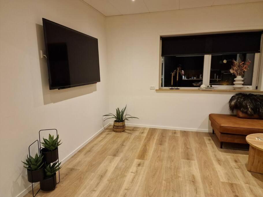 Appartamento New Flat With Hot Tub - No3 Oyndarfjordur Esterno foto