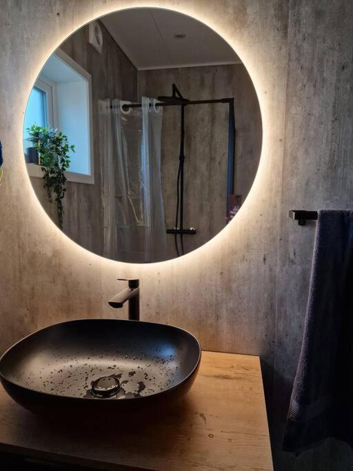 Appartamento New Flat With Hot Tub - No3 Oyndarfjordur Esterno foto