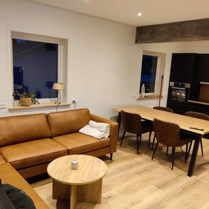 Appartamento New Flat With Hot Tub - No3 Oyndarfjordur Esterno foto